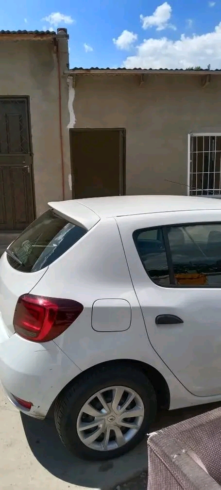 Self contained unit in la rochelle jhb south.  in La Rochelle