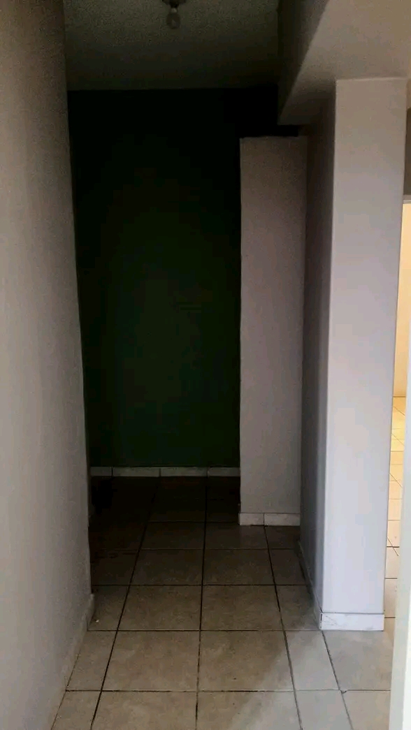 Flats and rooms available at  turf centre 82   in Turffontein