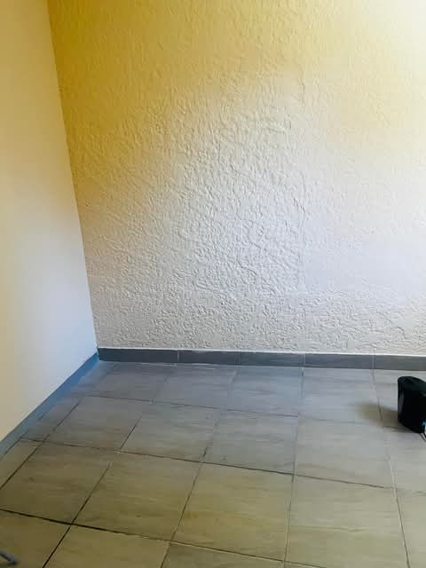 Room for beauty treatments available for rent  in Linmeyer