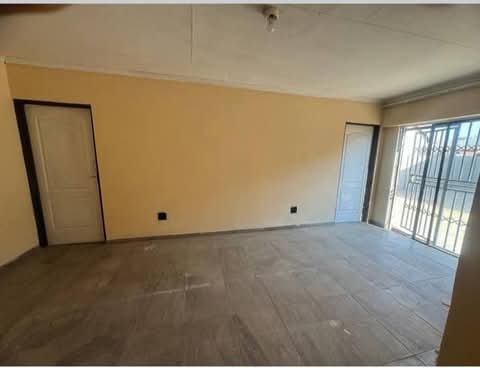 2 bedroom
rent r5000
deposit r5000
fully f  in Leondale