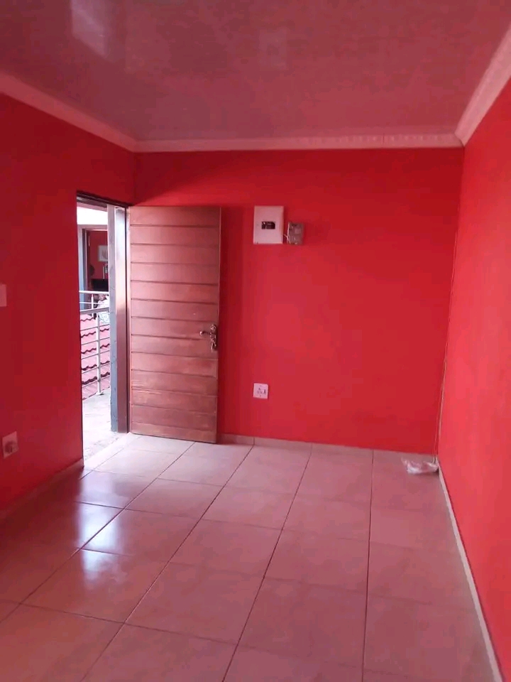Standard size room to rent in ext 12 for r160  in Protea Glen