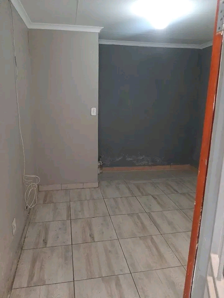 A room available to rent near tollgate 
with  in Ebony Park