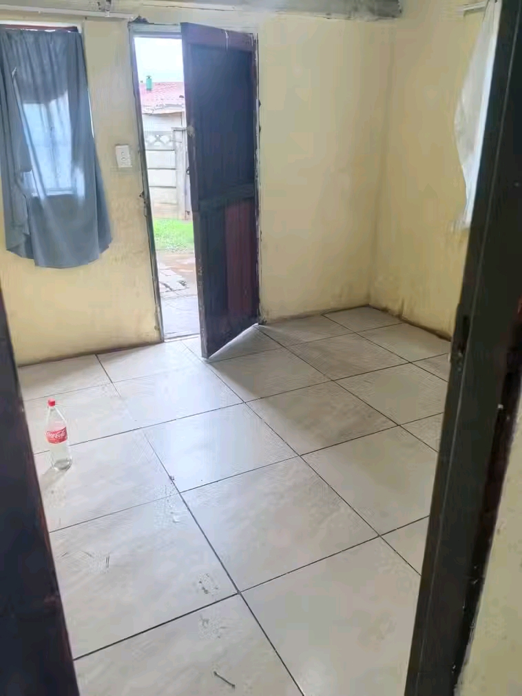 4 room available for rental zone 13 r2200 mon  in Sebokeng