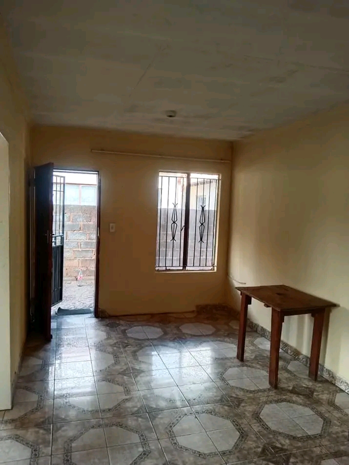 3 bedroom house to rent in ext 12
just behin  in Protea Glen