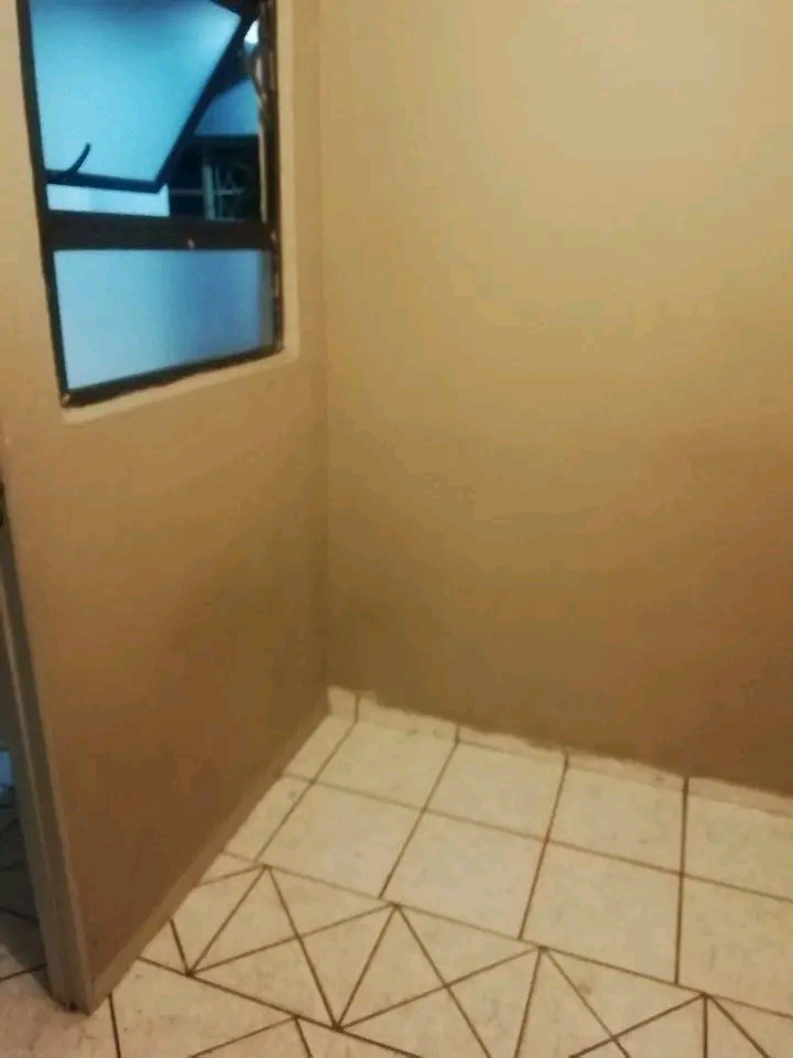 Small room to rent in 160 relly street. r1800  in Pretoria