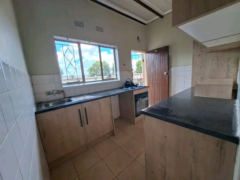 Jhb cbd 
vale court 
2nd floor newly renova  in Betrams
