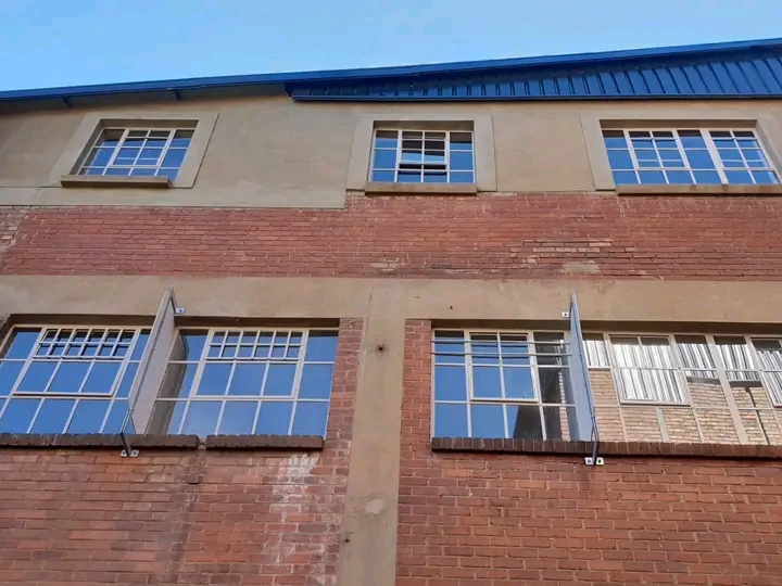 Flat to let
no deposit required 
bachelor 2  in New Doornfontein