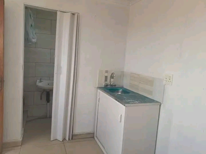 Newly built bachelor units available immediat  in Vosloorus