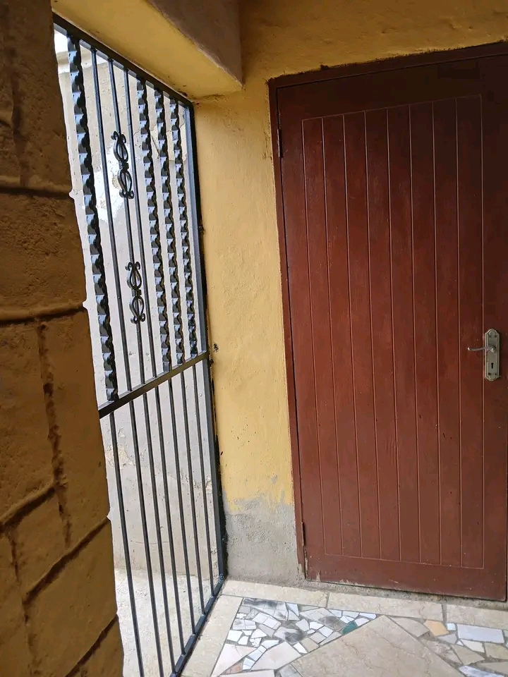 Big garage available to rent . north with til  in Zola