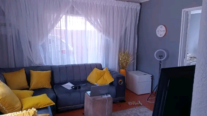 2 bedroom house to rent in ext 2

situated   in Protea Glen