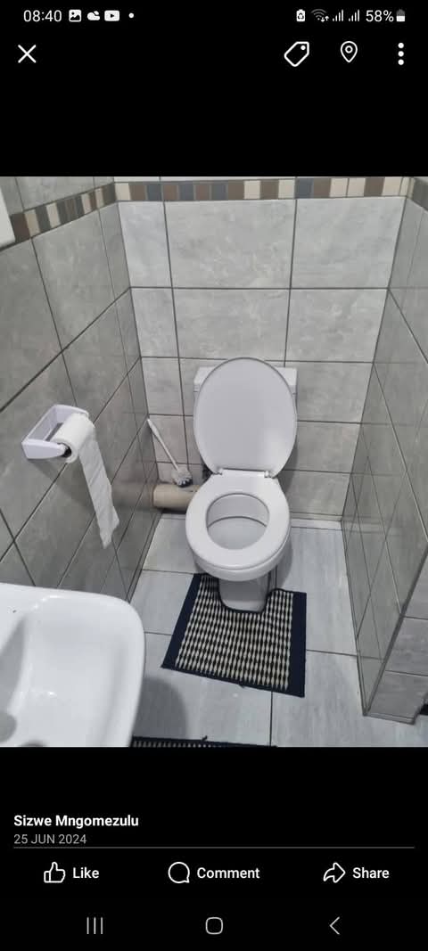 Specious bachelor 
rent r3300
deposit r3300  in Leondale