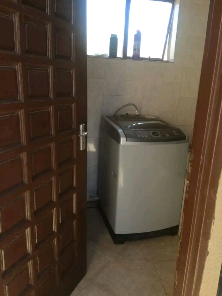Room available in ext 3 rent 1600 nxt to pick  in Dobsonville