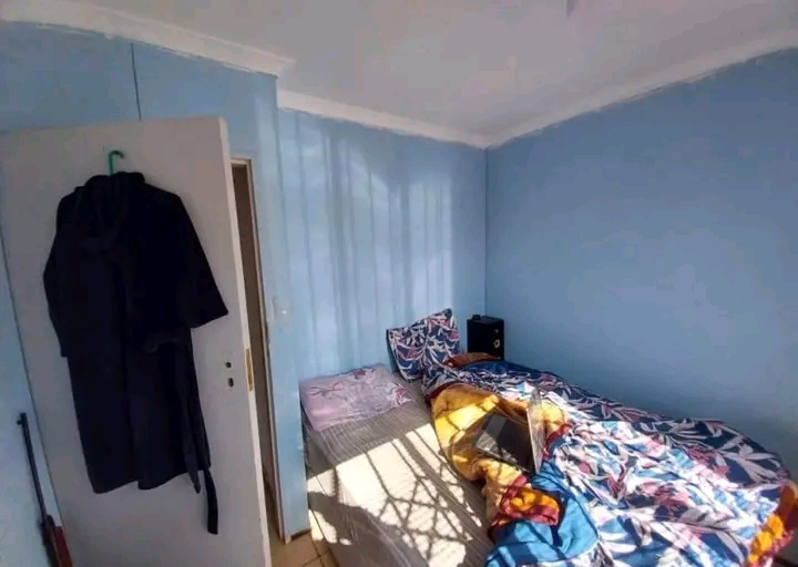 Room available only r1700
their’s furnitur  in Cosmo City