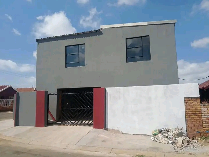 Gambinos la-familia i have last two units at   in Mamelodi