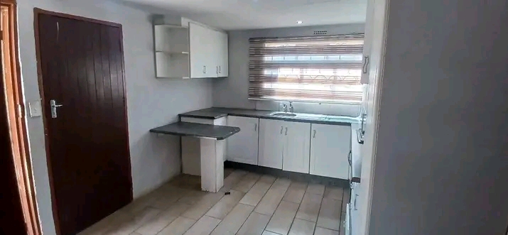 2 bedroom with shower  at north
a house for   in Mofolo