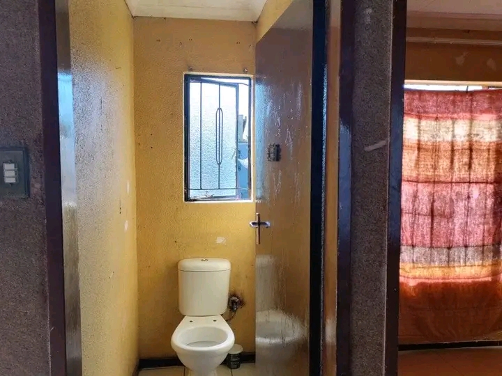2 bedroom house available in marimba for 4500  in Vosloorus