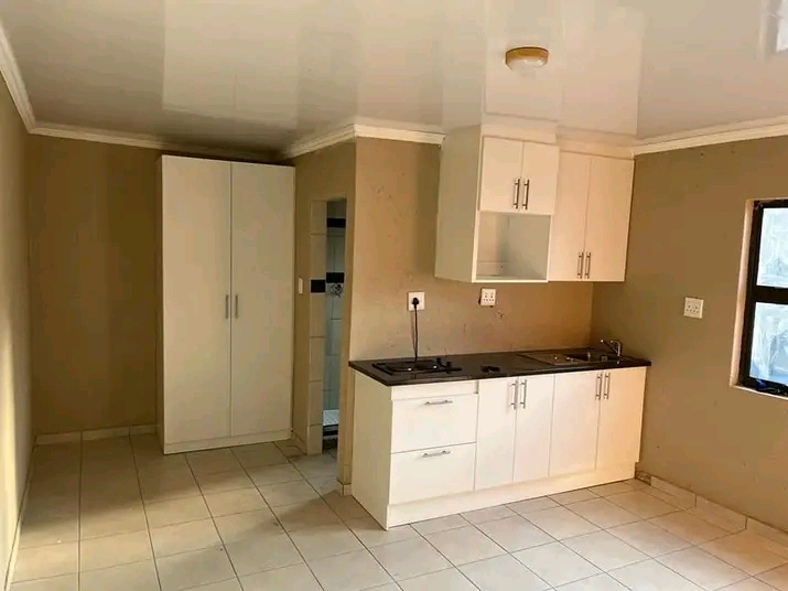 Apartment to rent at lufereng with fitted kit  in Lufhereng