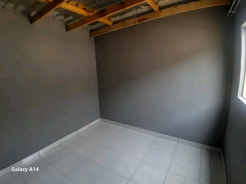 Room to rent available at ext 21 marikana, el  in Nellmaphius