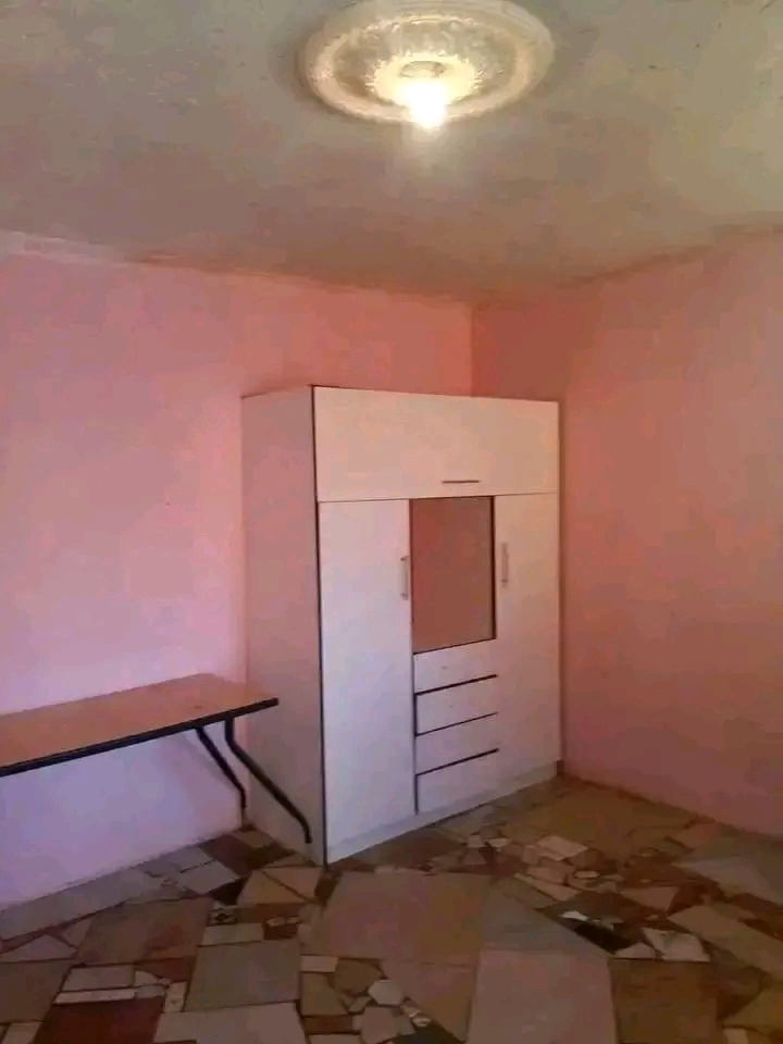 Room available in ext 4 rent 1500 deposit 100  in Klipspruit
