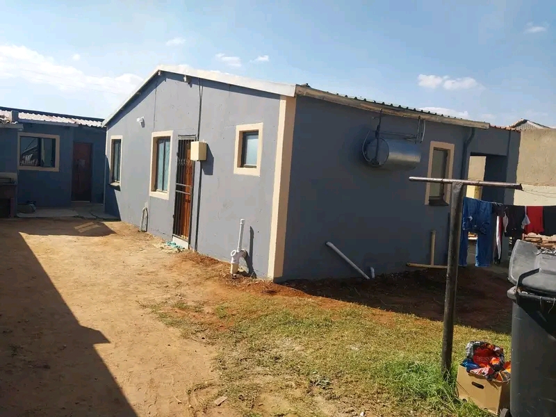 Room to  rent  ext 16 near glen ridge high sc  in Protea Glen