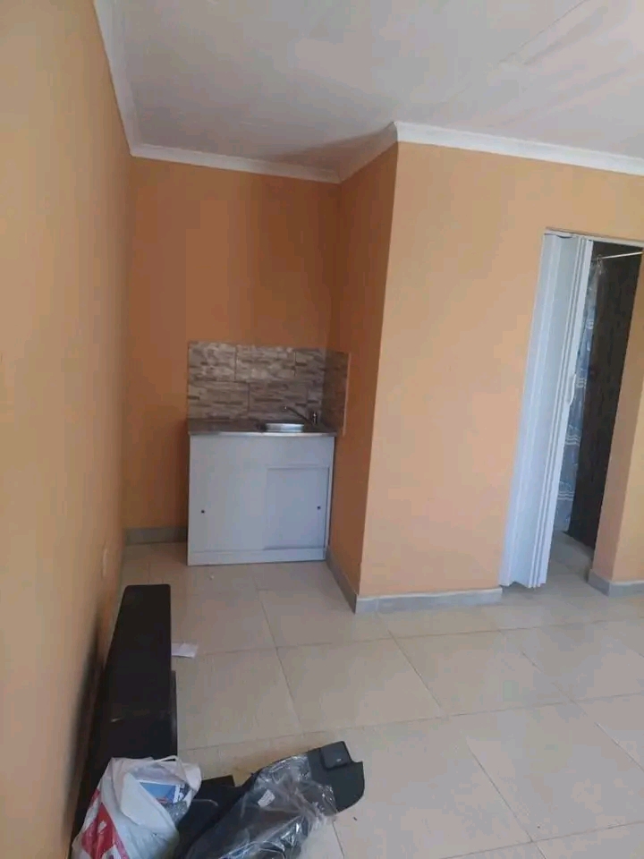 Ensuite for rent ext 16 phase 4
r1700 rent p  in Protea Glen