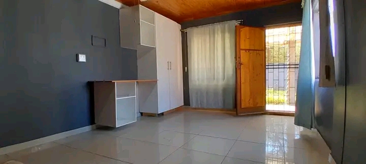 Communal house: room to rent in ce2 r2500

  in Vanderbijlpark