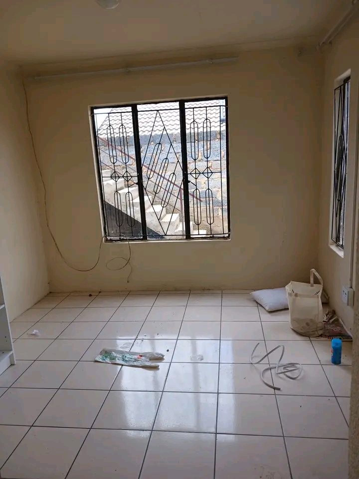 Comfy modern clean bachelor units for rent at  in Ebony Park