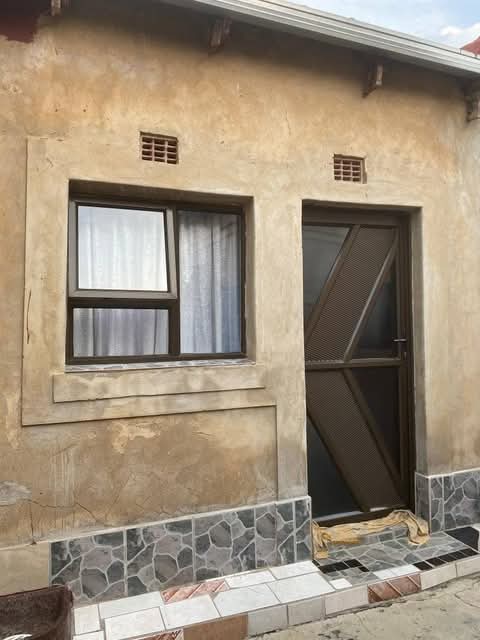 Room available zone 7 
rental r1300
electri  in Meadowlands