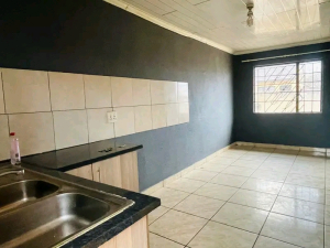 BEAUTIFUL ROOM TO RENT AVAILABLE AT EAST FIELD NEAR AYANDA CRèCHE. IT HAS KITCHEN SINK, TOI... 2