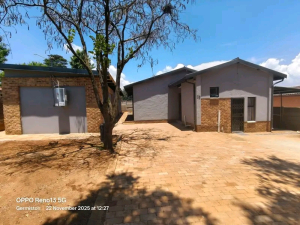 These newly built cottages have a kitchenette with a 2plate stove, a small lounge, a bathr...