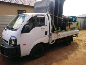 BAKKIE FOR HIRE TO TRANSPORT YOUR GOODS OR FUR... 15
