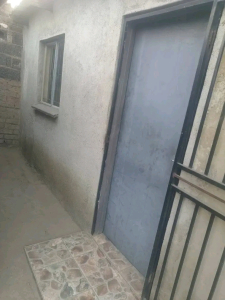 A SPACIOUS ROOM AVAILABLE!!

*LOCATION: SWAZ INN
*BENEFITS 2MIN WALK TO:
-TAXI RANK 
-B... 6