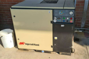 2005 Agri-Quipment Ingersoll Rand UP5-15-7.5 Compressor 